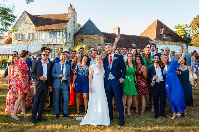 Invités sur le lieu du mariage