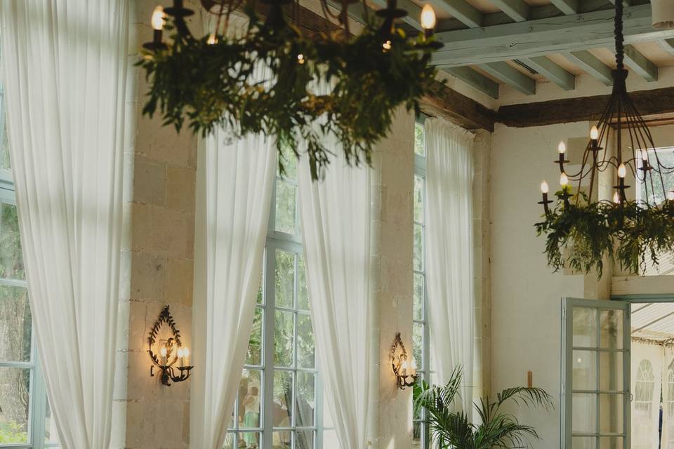 Décor de lustres feuillagés