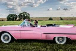 Cadillac 1958 cabriolet rose