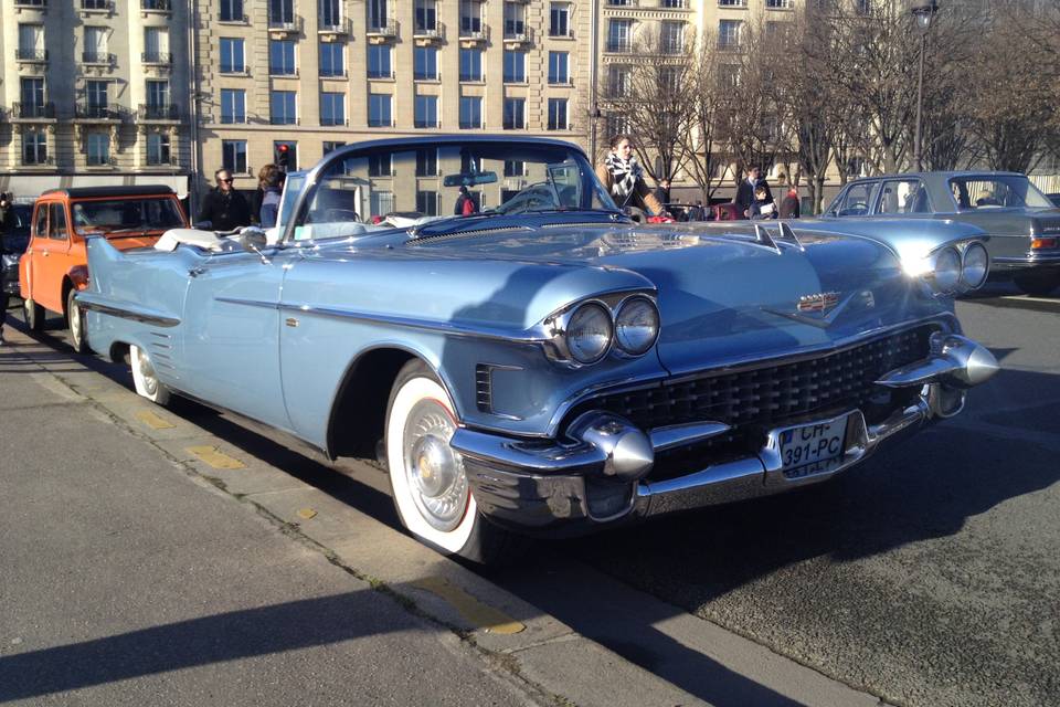 Cadillac 1958 cabriolet bleu