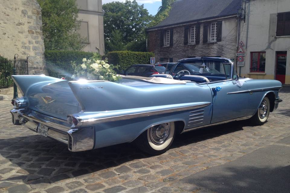 Cadillac 1958 cabriolet bleu