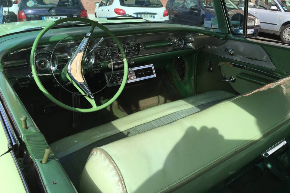 Pontiac star chief 4 portes sans montant verte