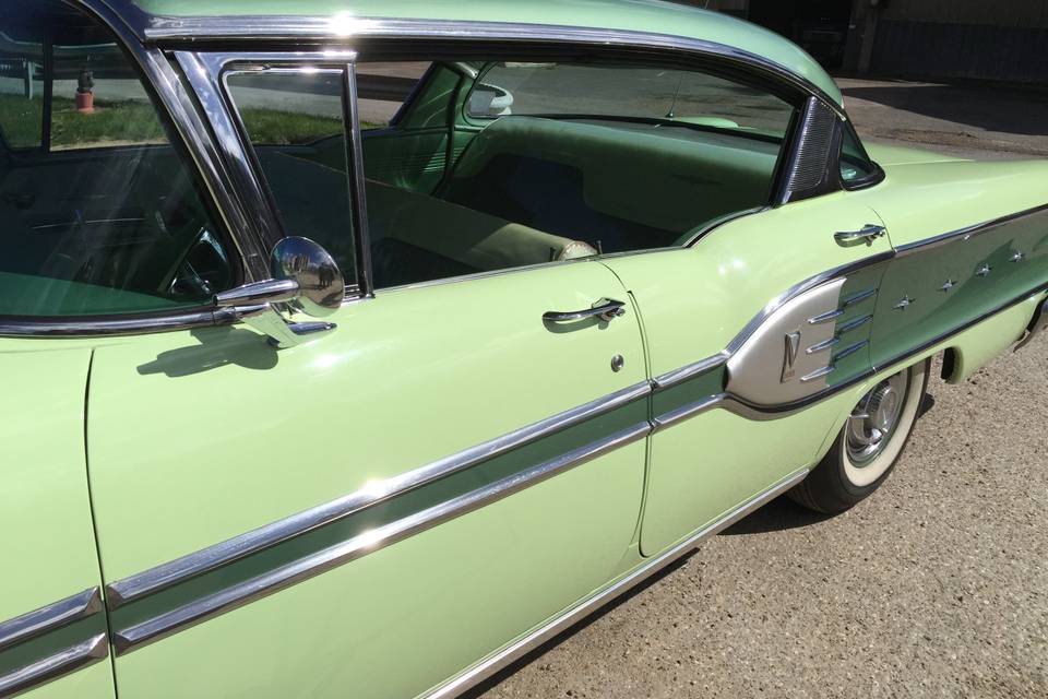 Pontiac star chief 4 portes sans montant verte