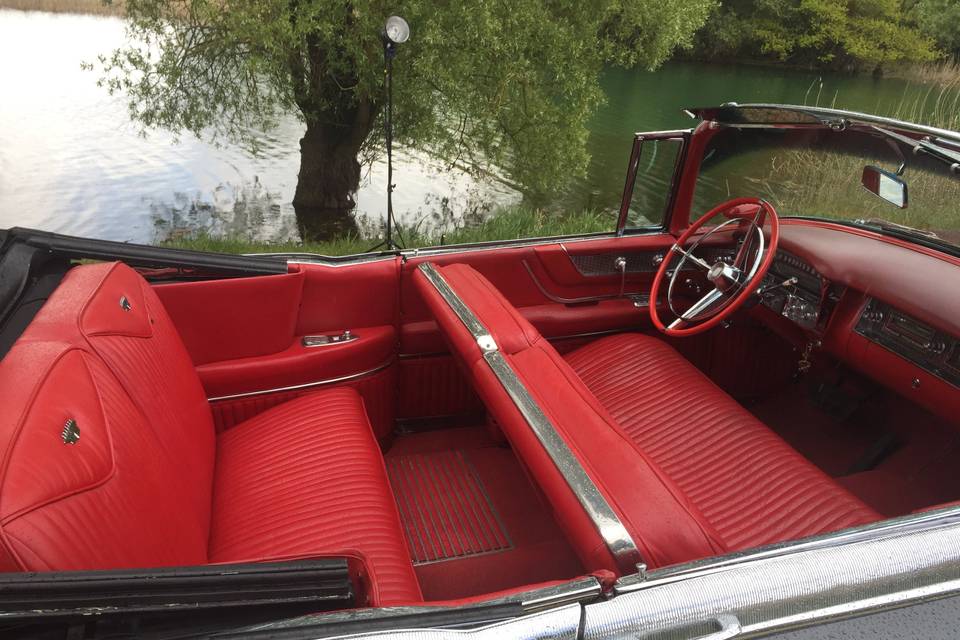 Cadillac 1956 cabriolet anthracite cuir rouge