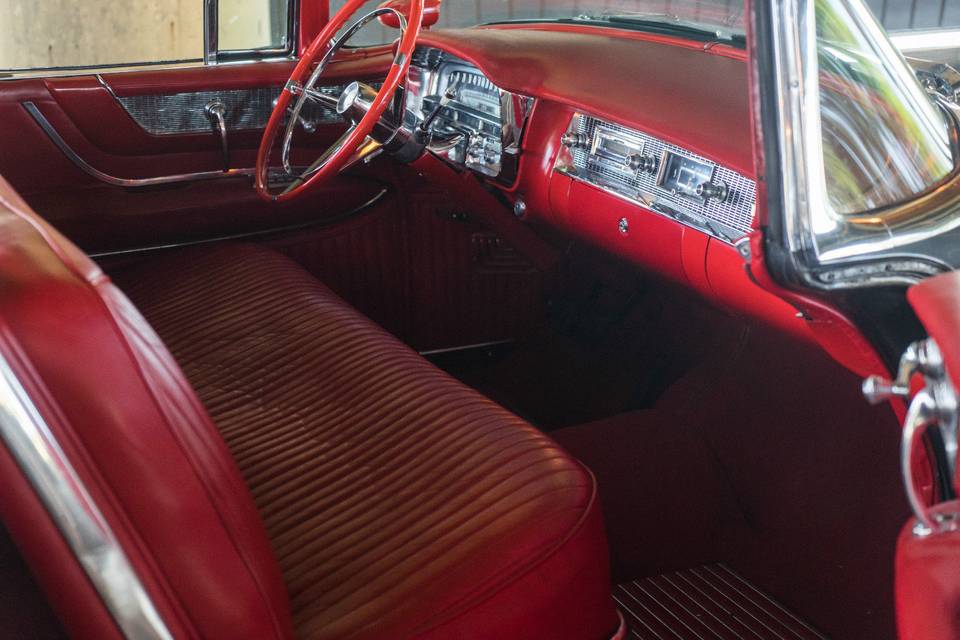 Cadillac 1956 cabriolet anthracite cuir rouge