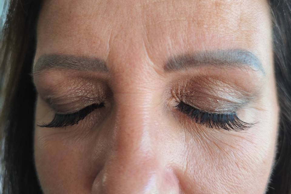 Avec pause de faux cils