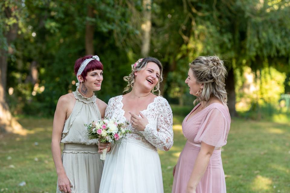 La mariée et demoiselles