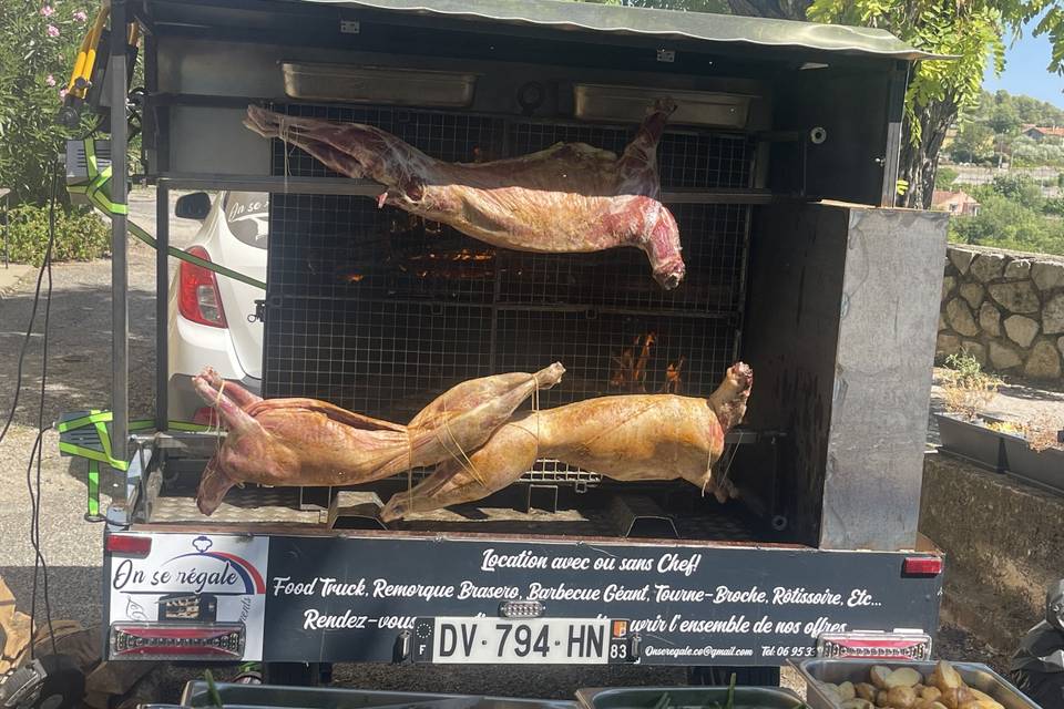 2 agneaux, 1 chevreuil
