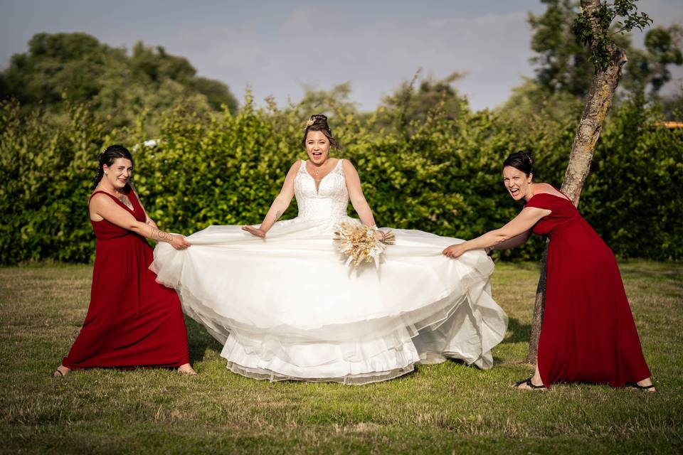 La mariée avec ses témoins