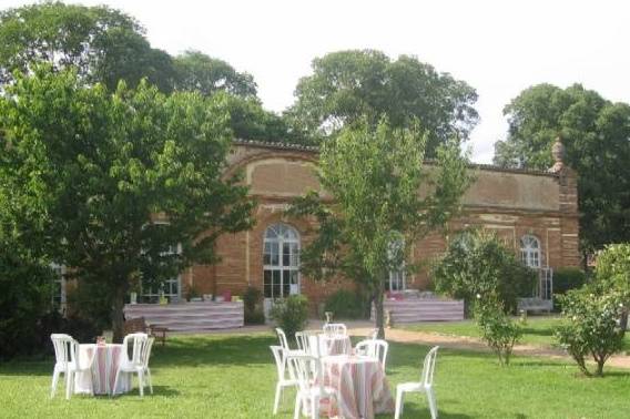 Tables dans jardin