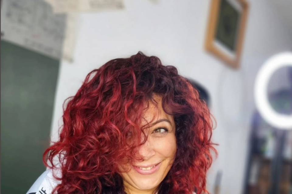 Maquillage, coloration, coupe,