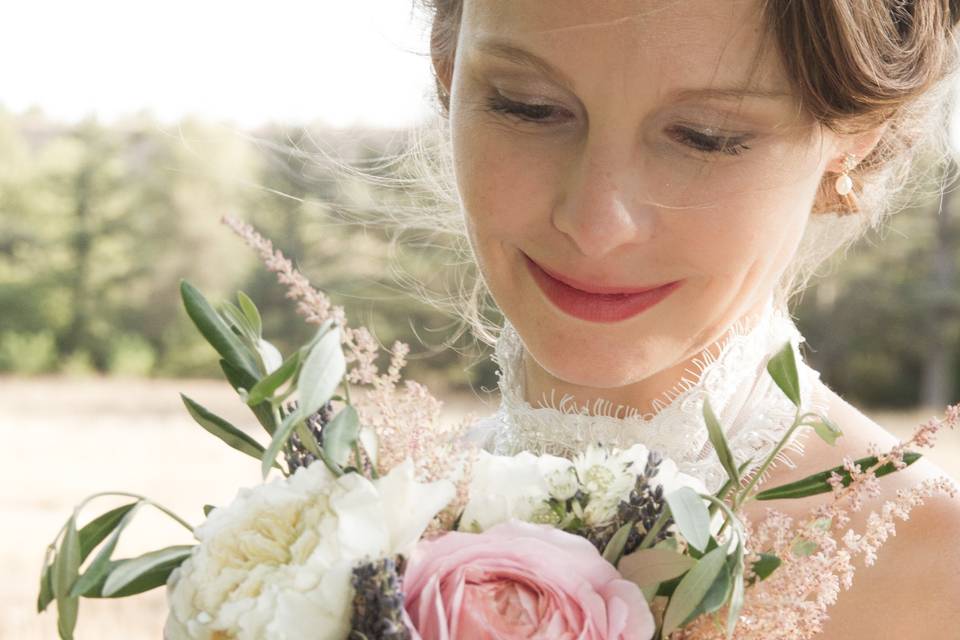 La mariée et le bouquet