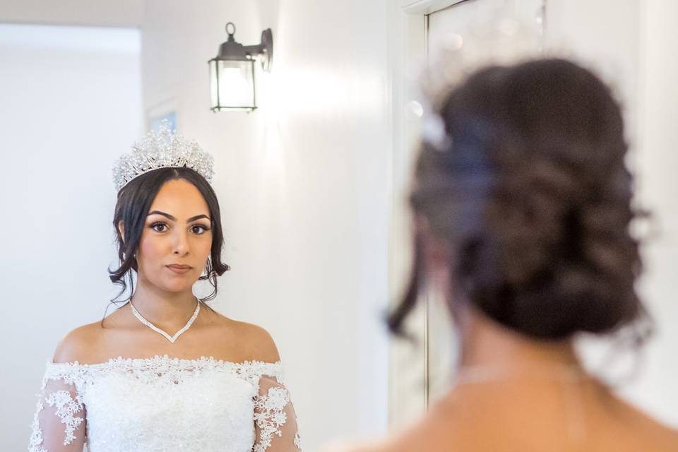 La mariée face au miroir
