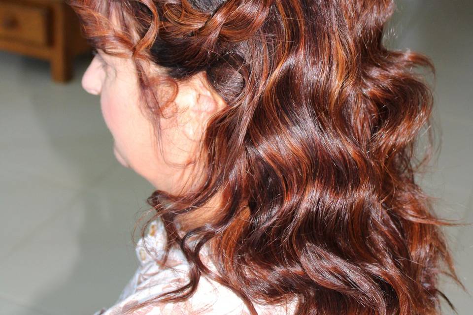 Coiffure semi-attachée wavy