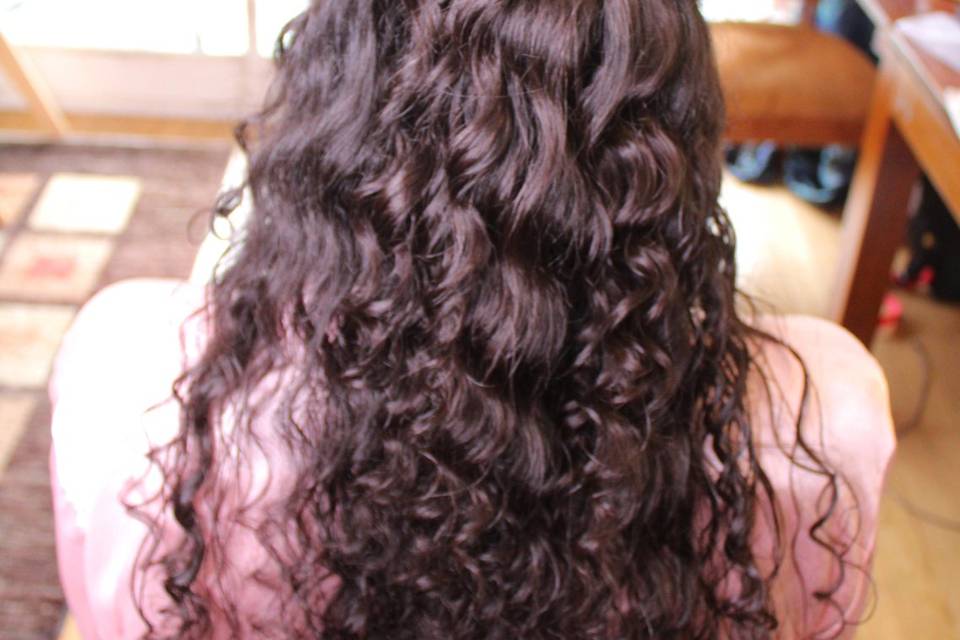 Coiffure demi attache