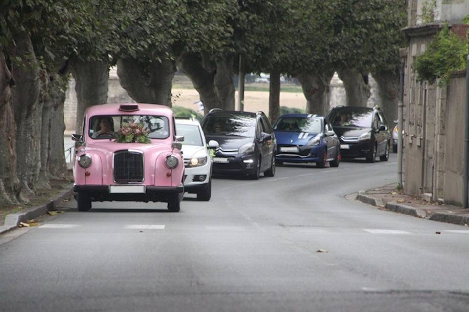 Taxi anglais rose unique en Fr