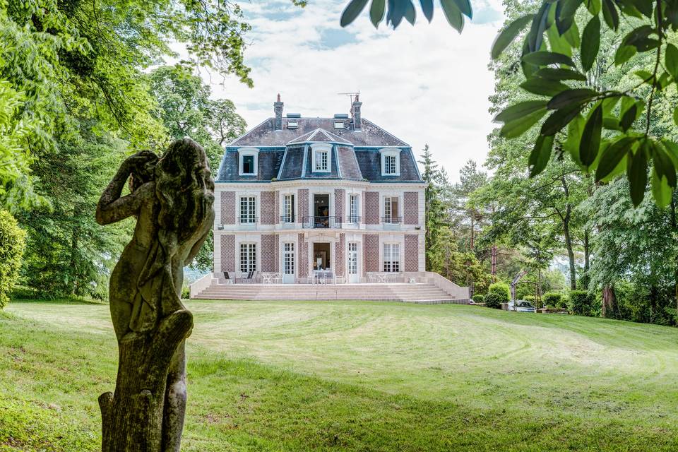 Château d'Avesnes - statue