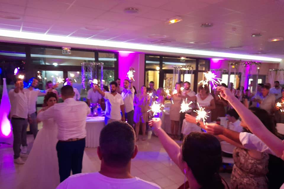 Soirée Fluo - ANIMAGIE - SONORISATION & ECLAIRAGE - ANIMATIONS MUSICALE &  ARTISTIQUE - ANIMATIONS A THEMES - TEAM BUILDING - MARIAGES ET SOIREE  PRIVEES