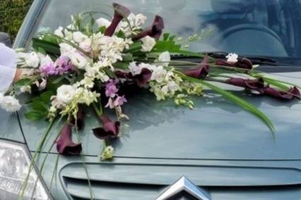 Décoration florale de voiture pour mariage