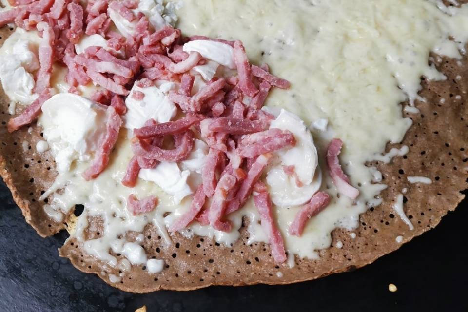 Galette chèvre lardon miel