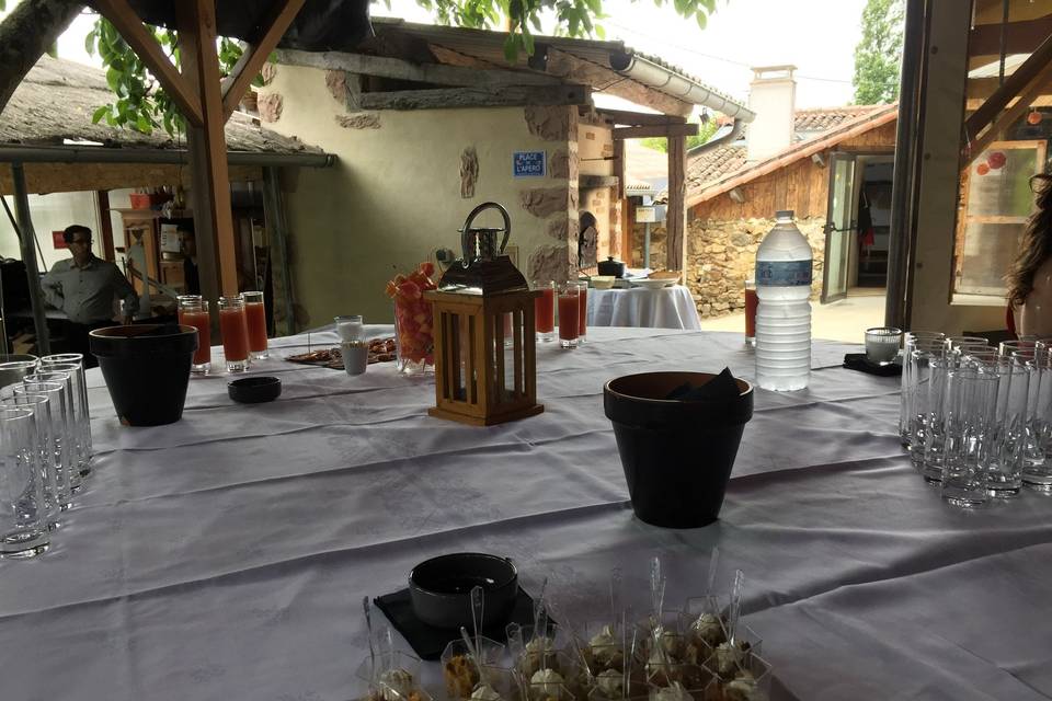 Terrasse apéritif salle La Goguet