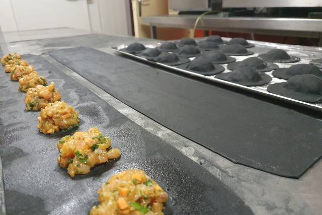 Ravioles langoustines, charbon