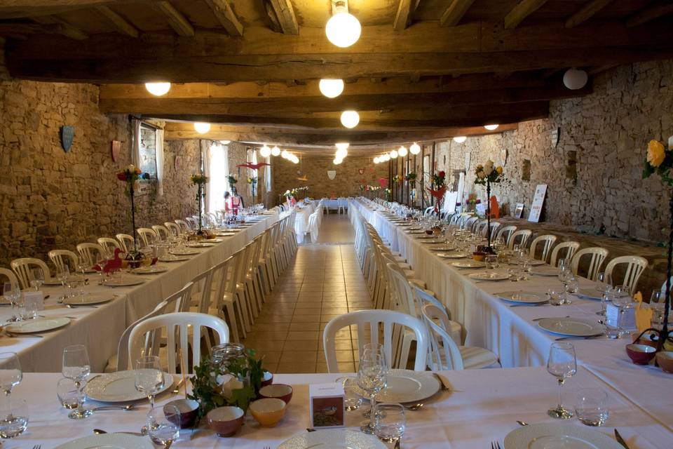 Banquet dans la grange