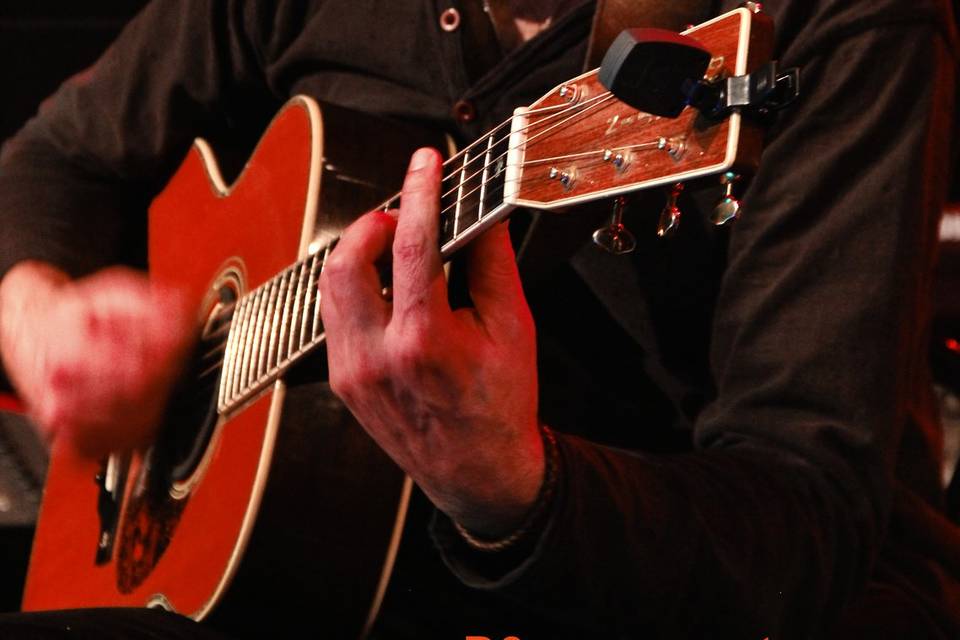 Vincent à la guitare