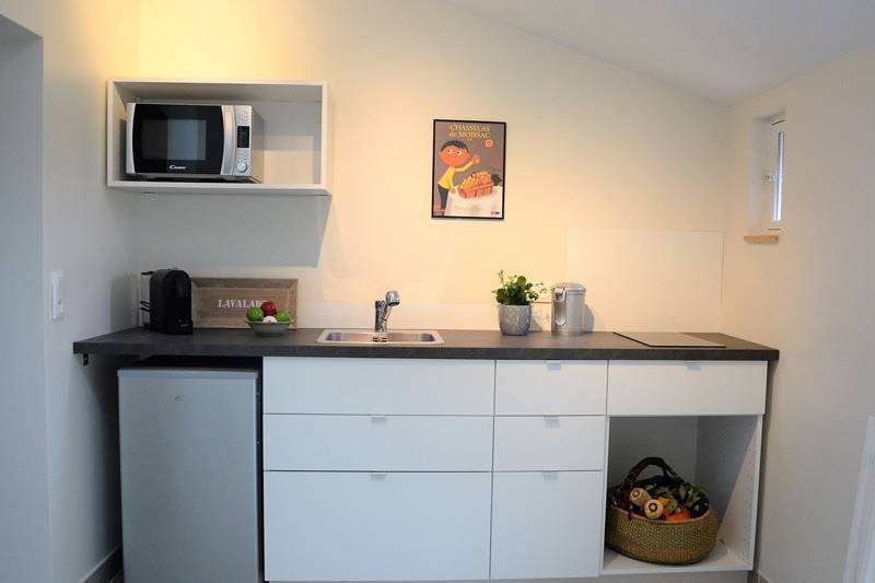 Studio Colonel kitchenette
