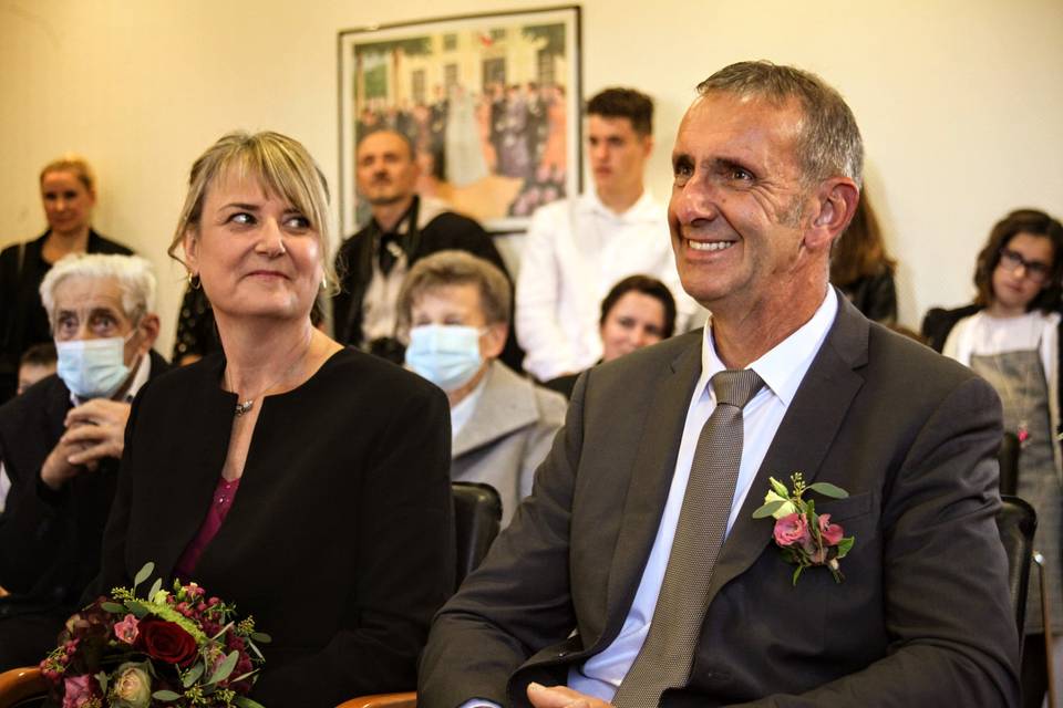 Regard amoureux à la mairie