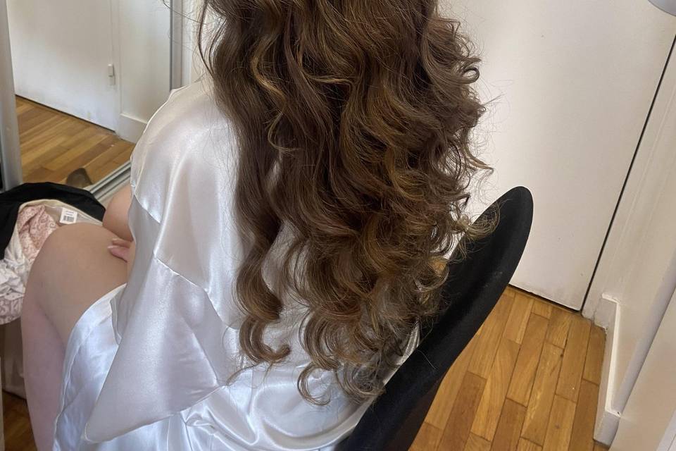 Coiffure semie lachée