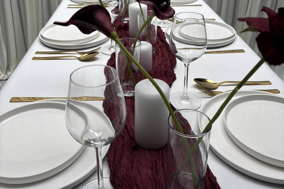 Table fleurie thème bordeaux