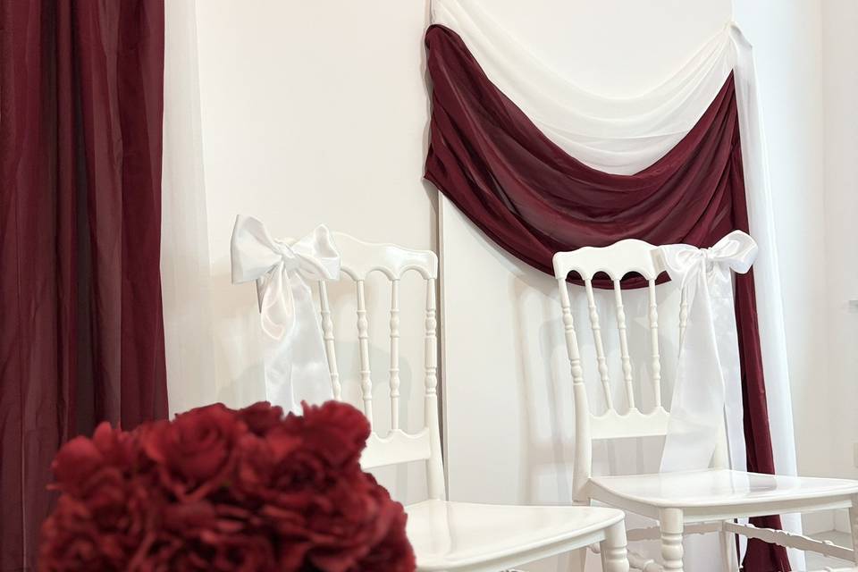 Coin marié backdrops & chaises