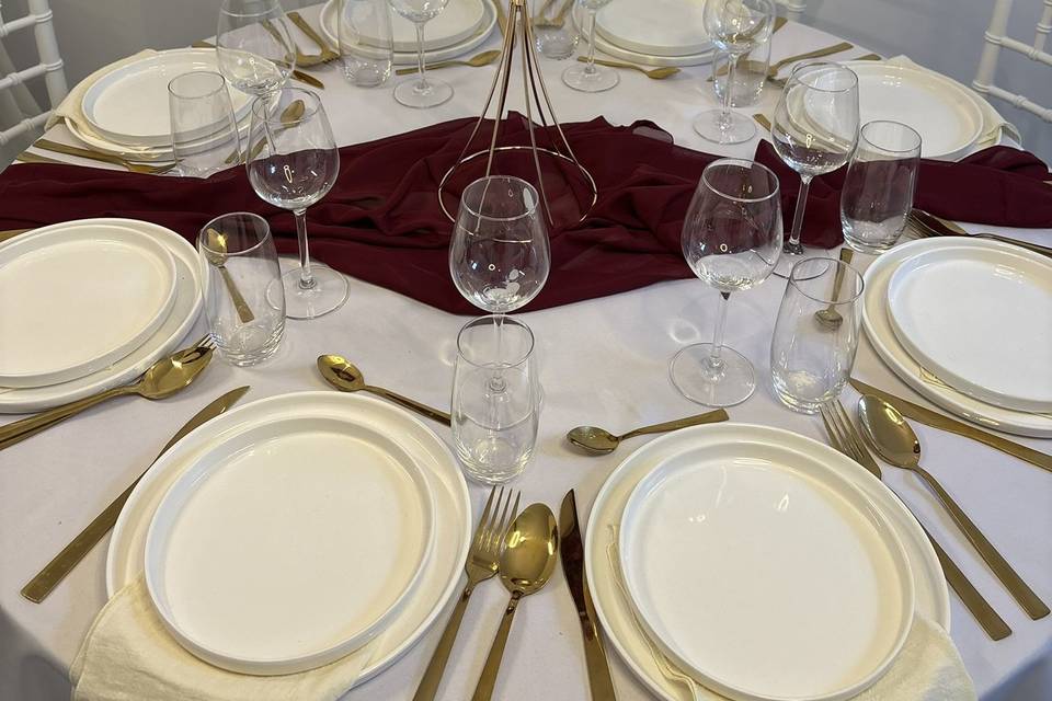 Table ronde thème bordeaux
