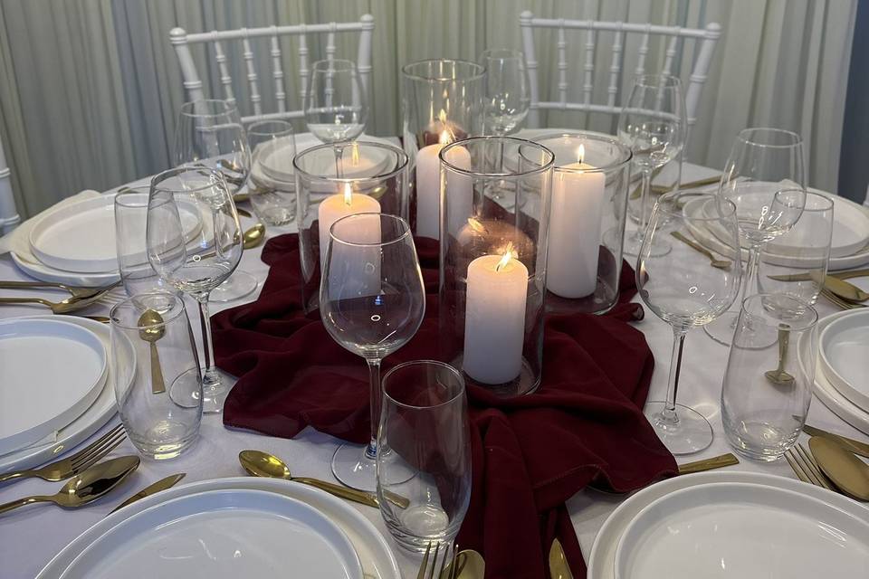 Table bordeaux & bougies