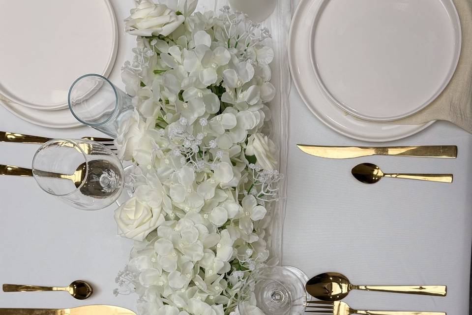 Table rectangulaire & fleurs