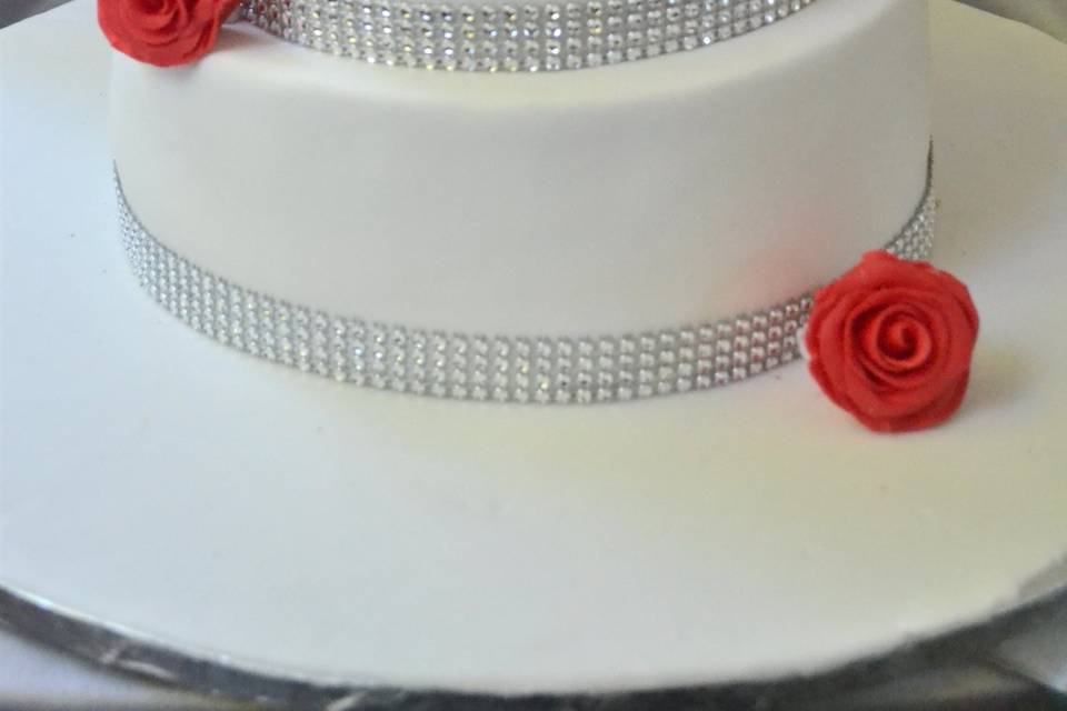 Wedding cake roses et argent