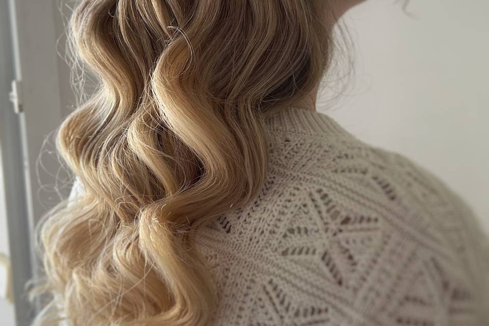Hollywood waves