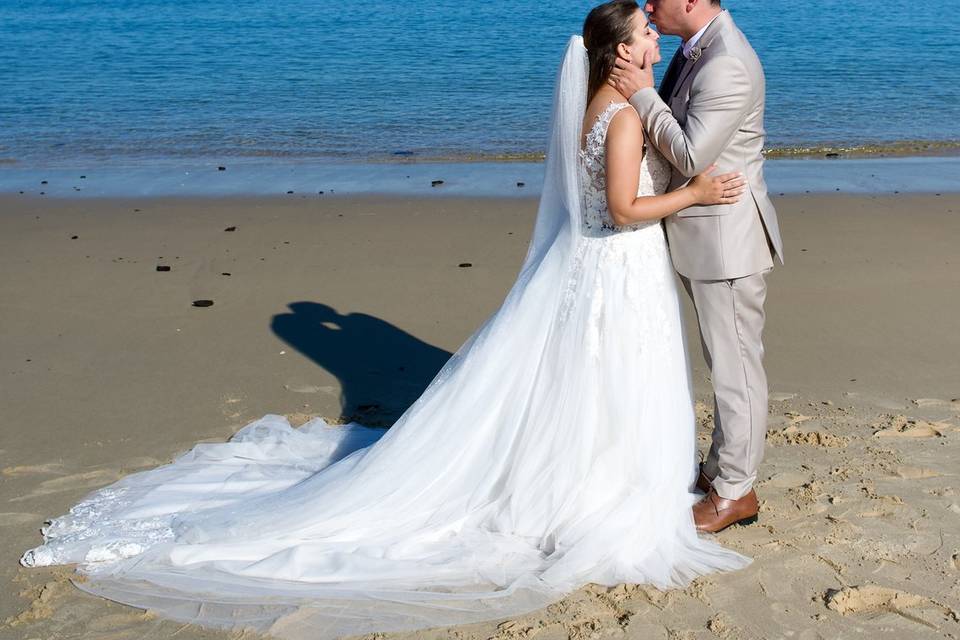 Photo de mariés sur la plage