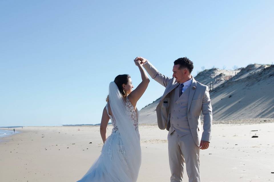 Photo de mariés sur la plage