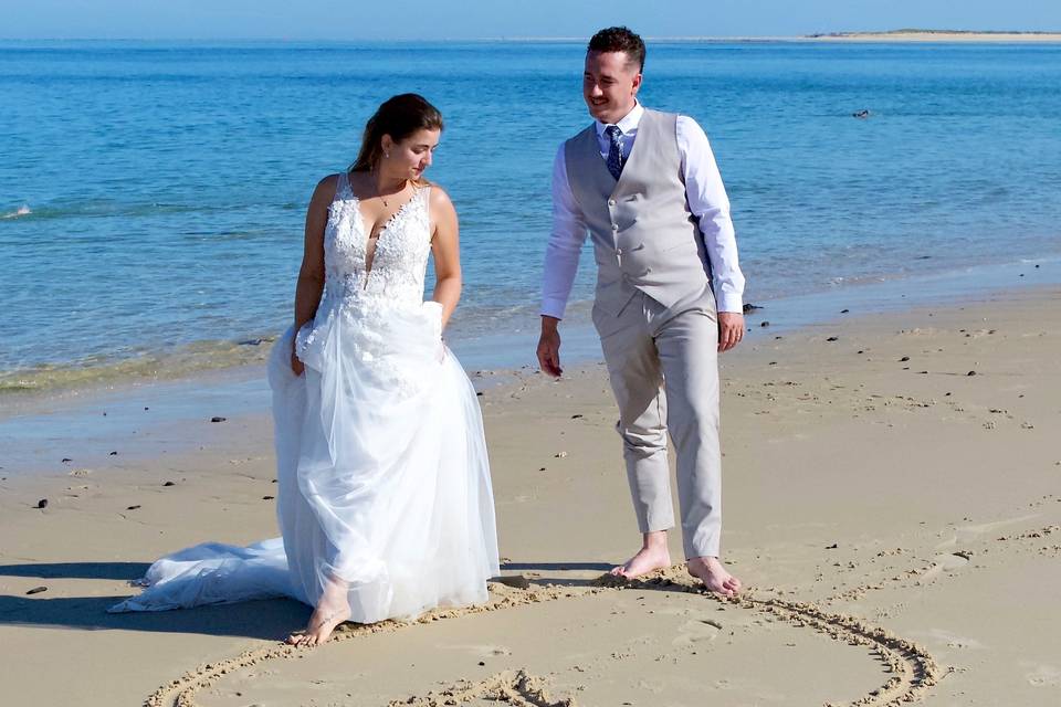 Photo de mariés sur la plage