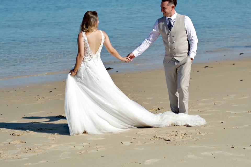 Photo de mariés sur la plage
