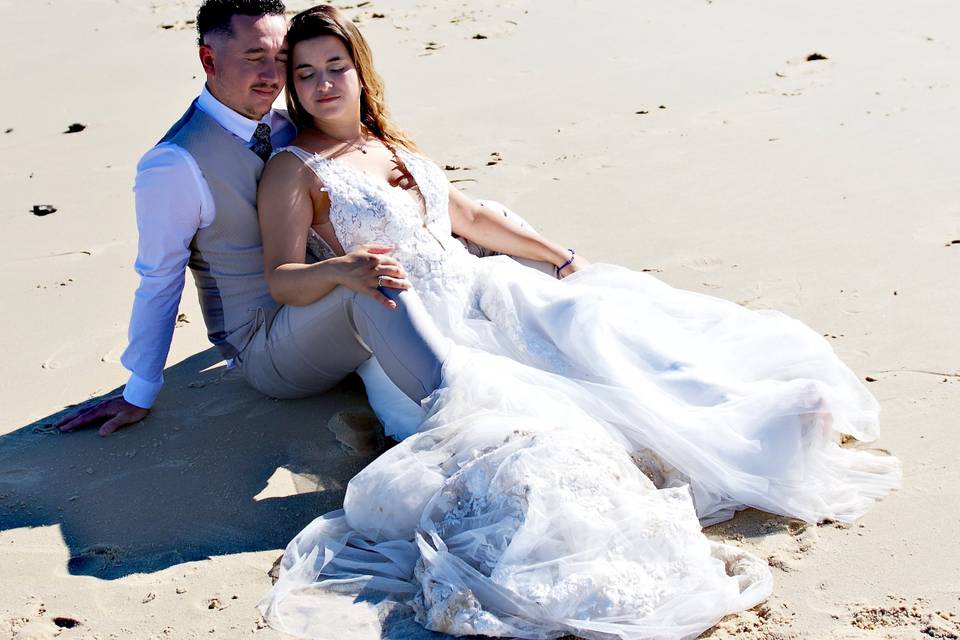 Photo de mariés sur la plage