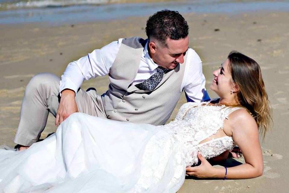 Photo de mariés sur la plage