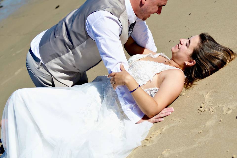 Photo de mariés sur la plage