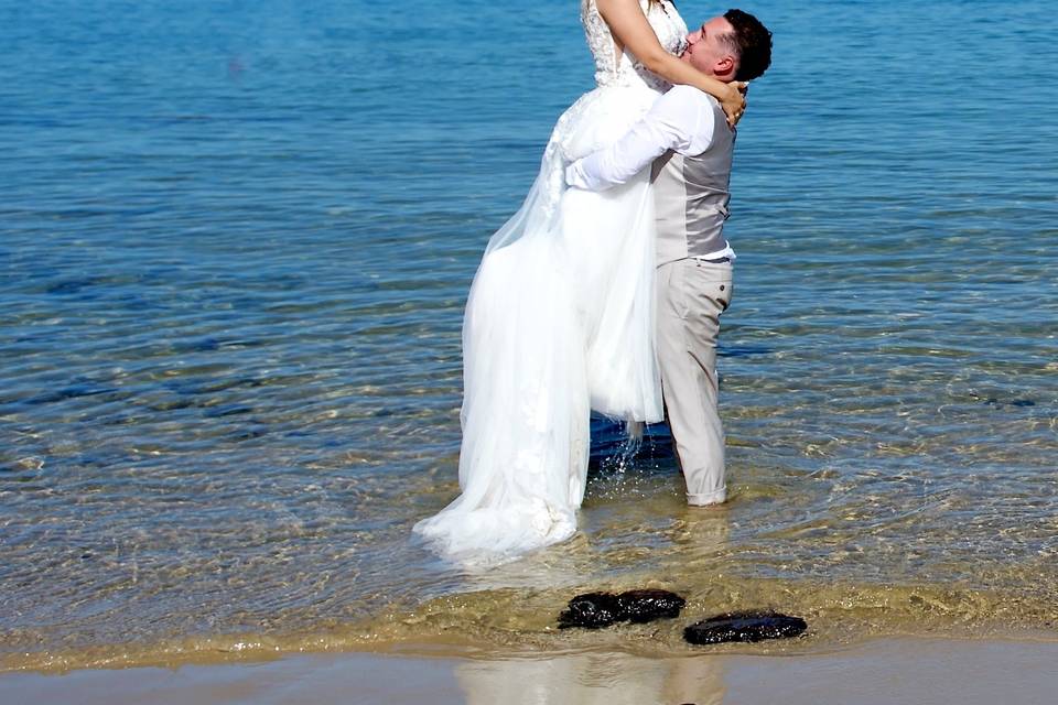 Photo de mariés sur la plage