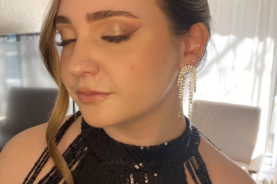 Glowwithanissa
