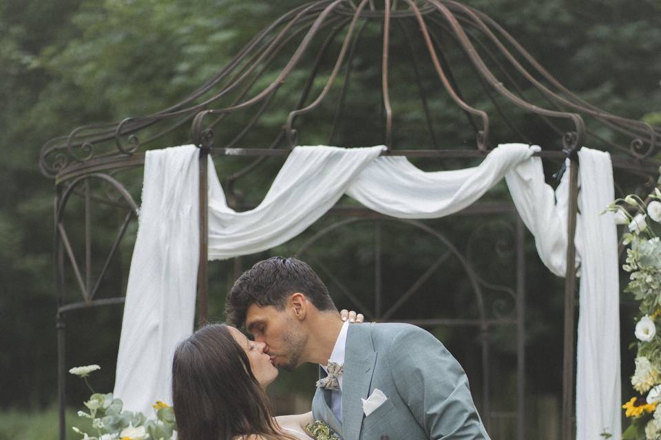 E & K