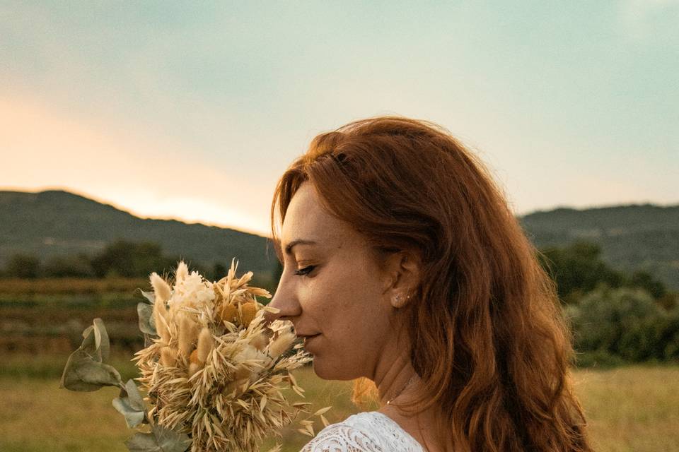 Instant délicat avec la mariée