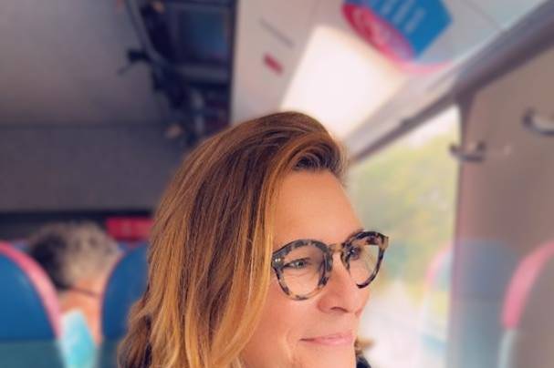 Iona dans le train